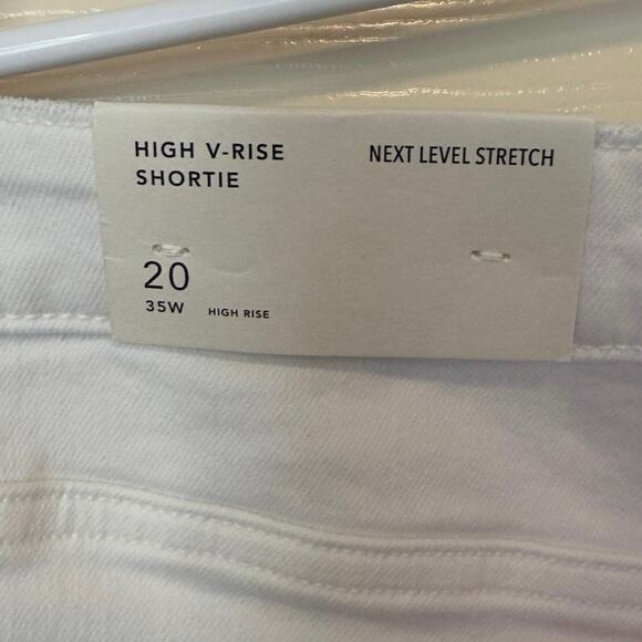 NWT American Eagle Next Level Stretch High V-Rise Shortie Size 20 White Summer - Picture 3 of 13